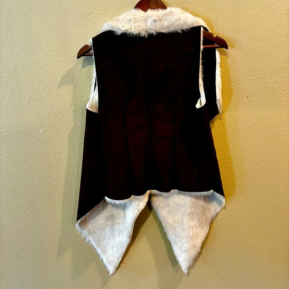 Ariat Women’s Faux Suede/Fur Vest, Small/Medium, Dark Brown, Cowgirl Western - Picture 2 of 8